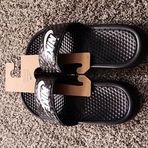 Slip on sandles size 7 1/2